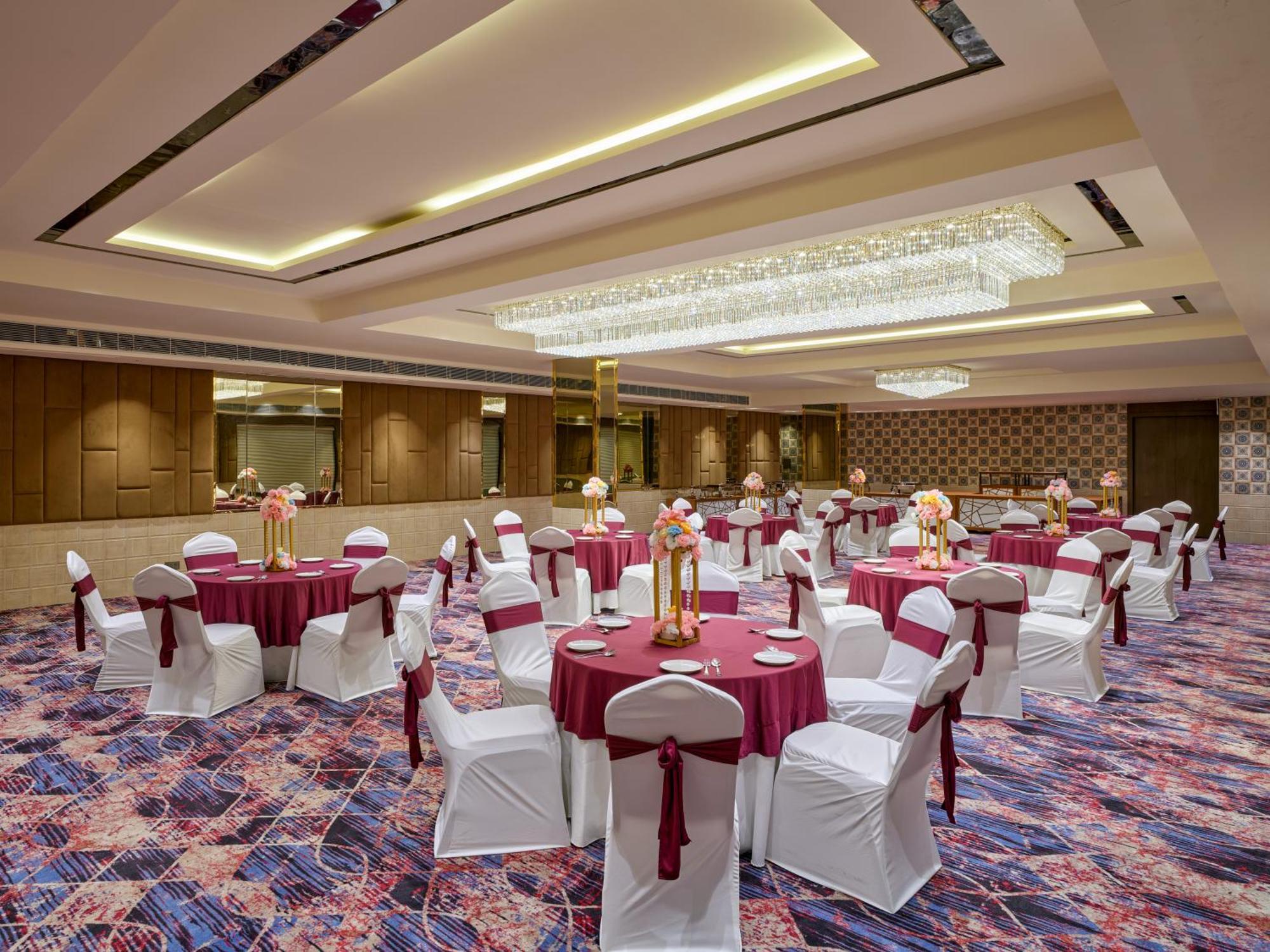 Regenta Place Gwalior Exterior foto